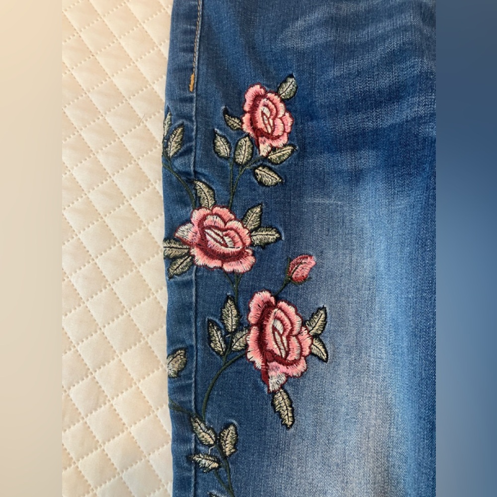 SANDPIPER ROSE EMBROIDERED ANKLE JEANS - Picture 4 of 4